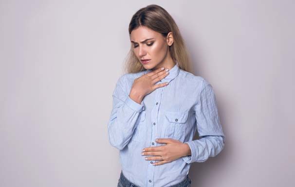 Jak radzić sobie z bolącym gardłem w ciąży?